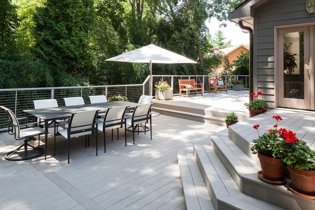 Large deck with table and chairs for eating or entertaining